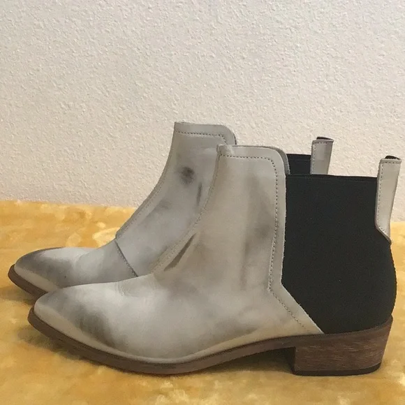 🆕 FREE PEOPLE Distressed Leather White Ankle Boots 1.75” Heel - Picture 4 of 11